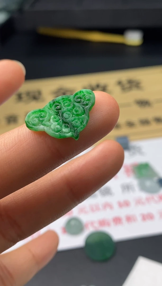 定制翡翠未镶嵌翡翠毛货多样性发其一