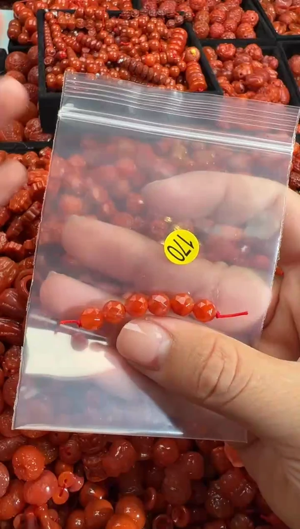 南红玛瑙未镶嵌颈饰1