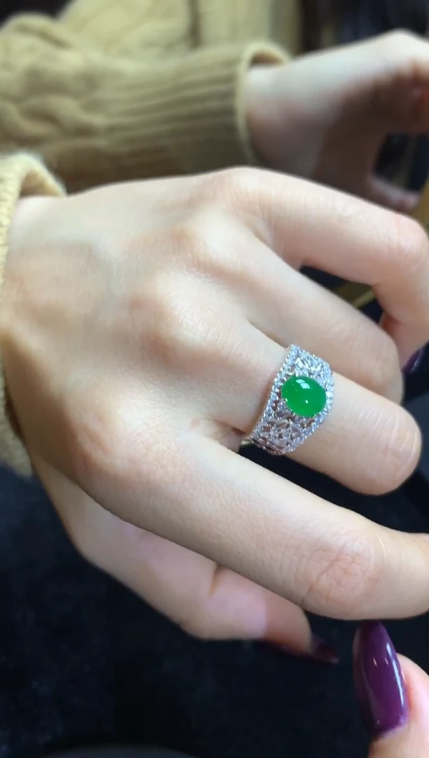 颈饰18K金镶嵌翡翠翡翠戒指（福利好价）