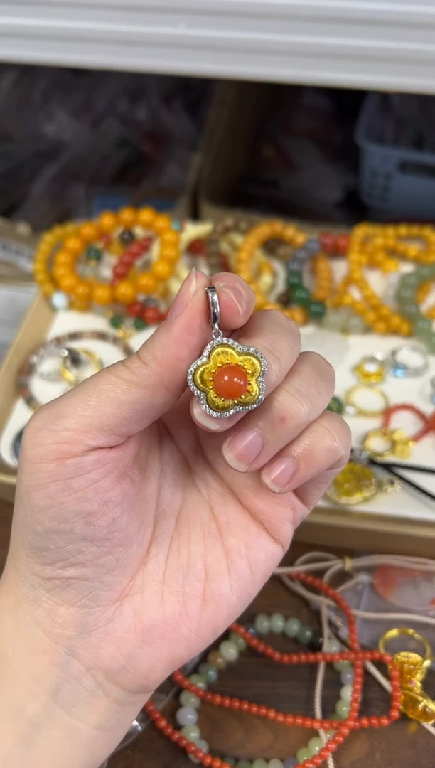 颈饰未镶嵌南红玛瑙南红玛瑙太阳花镶嵌款吊坠[20]