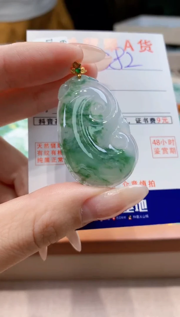翡翠18K金镶嵌颈饰天然缅甸a货翡翠