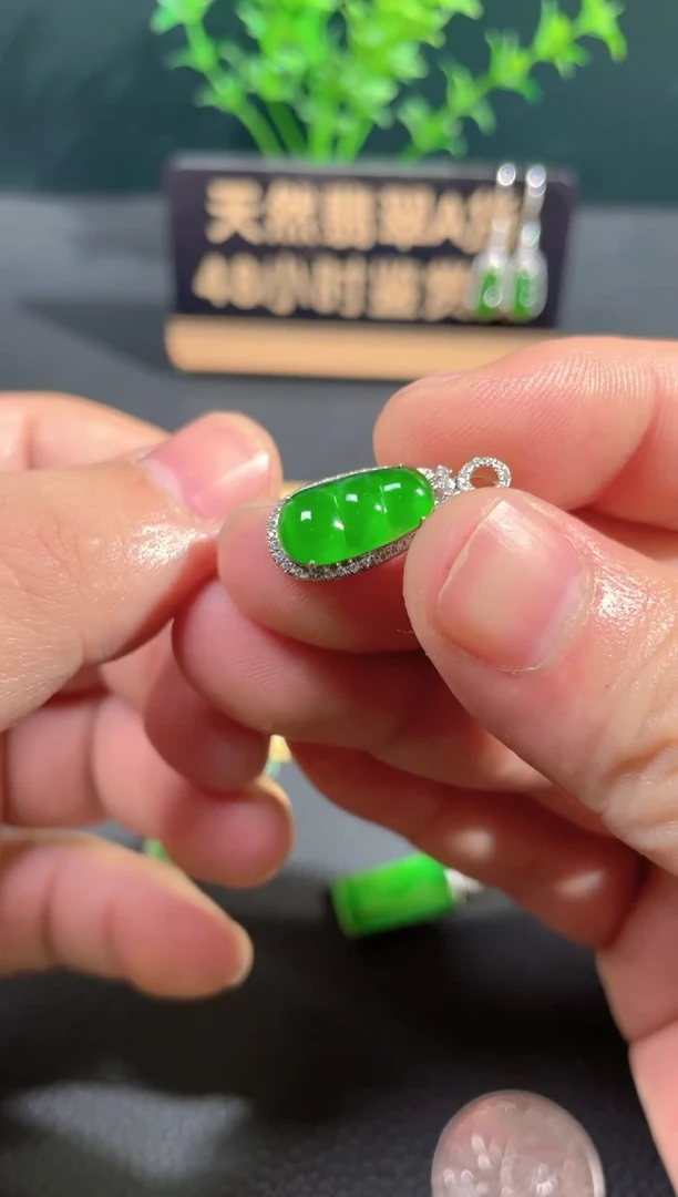 【闪购商品】翡翠颈饰18K金镶嵌翡翠