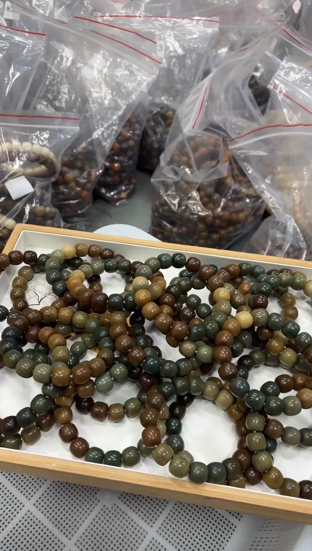 手串菩提根/象牙果15猪油膏风化纹重孔不好（606）