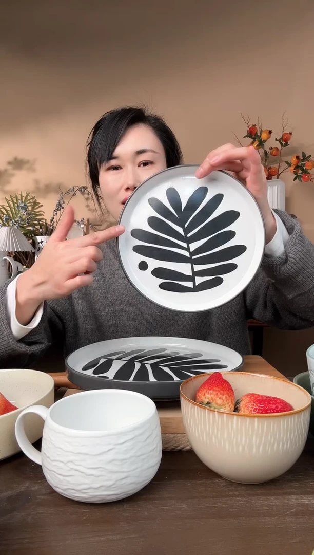 【闪购商品】瓷片8.2英寸黑叶小平盘微瑕