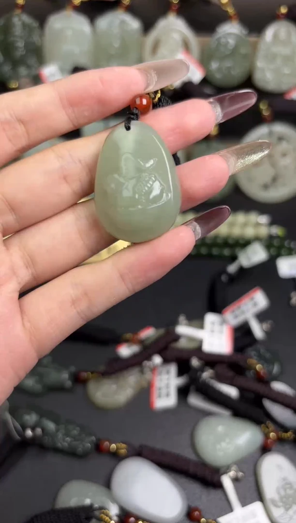 和田玉未镶嵌颈饰1