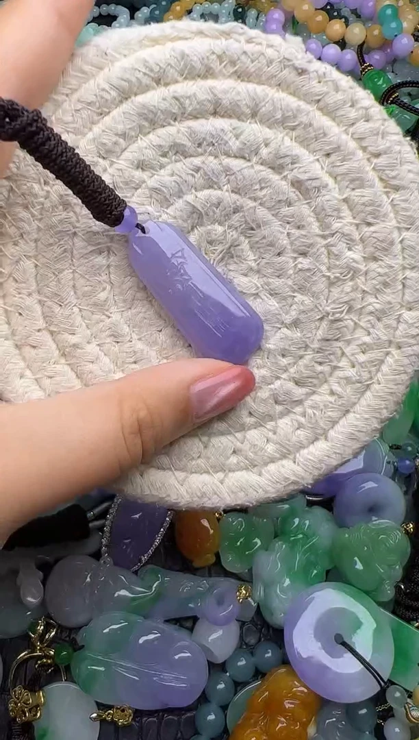 颈饰未镶嵌翡翠天然缅甸翡翠吊坠