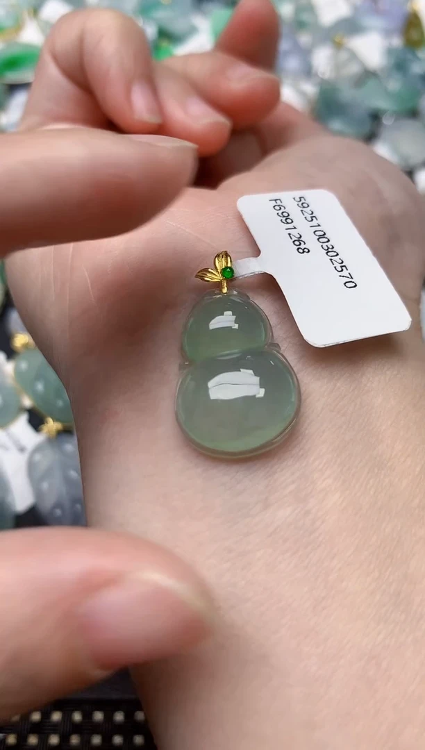 颈饰18K金镶嵌翡翠天然缅甸A货翡翠