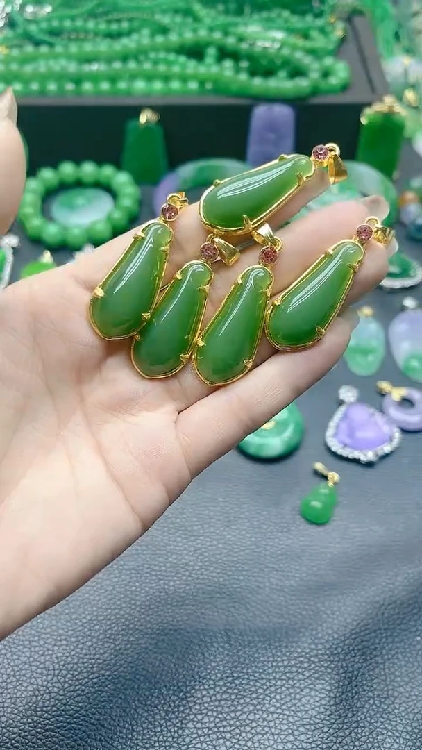 和田玉未镶嵌颈饰瓜