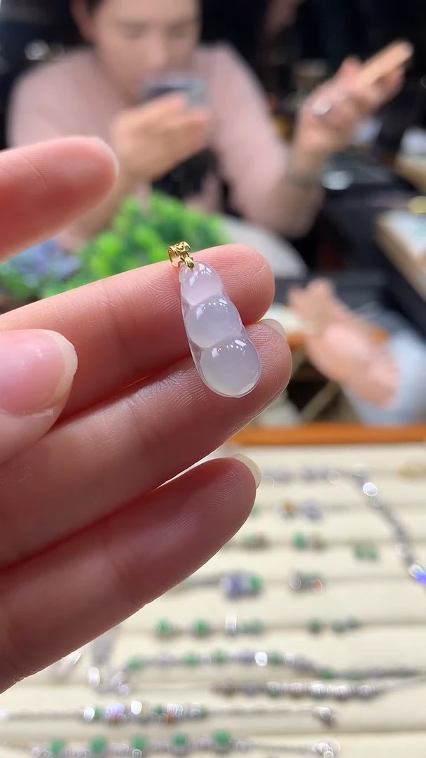 颈饰未镶嵌翡翠豆子