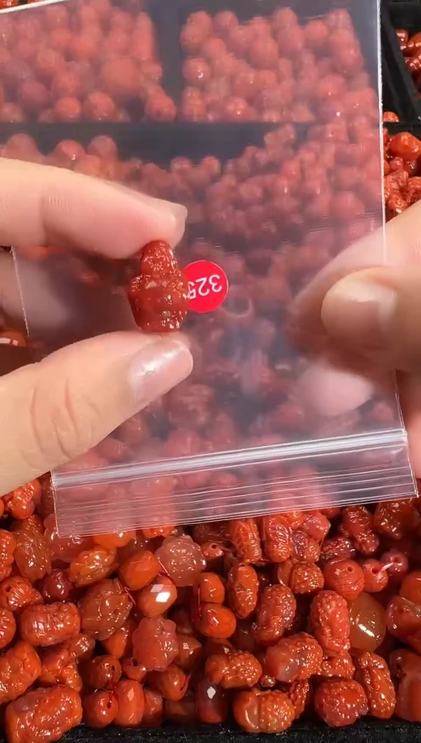 颈饰未镶嵌南红玛瑙1