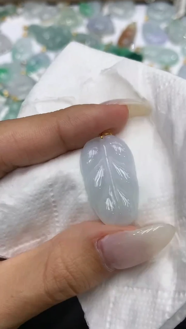 颈饰18K金镶嵌翡翠111111111111