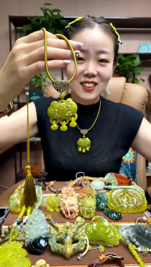 未镶嵌岫玉吊坠多样性发货发其中之一