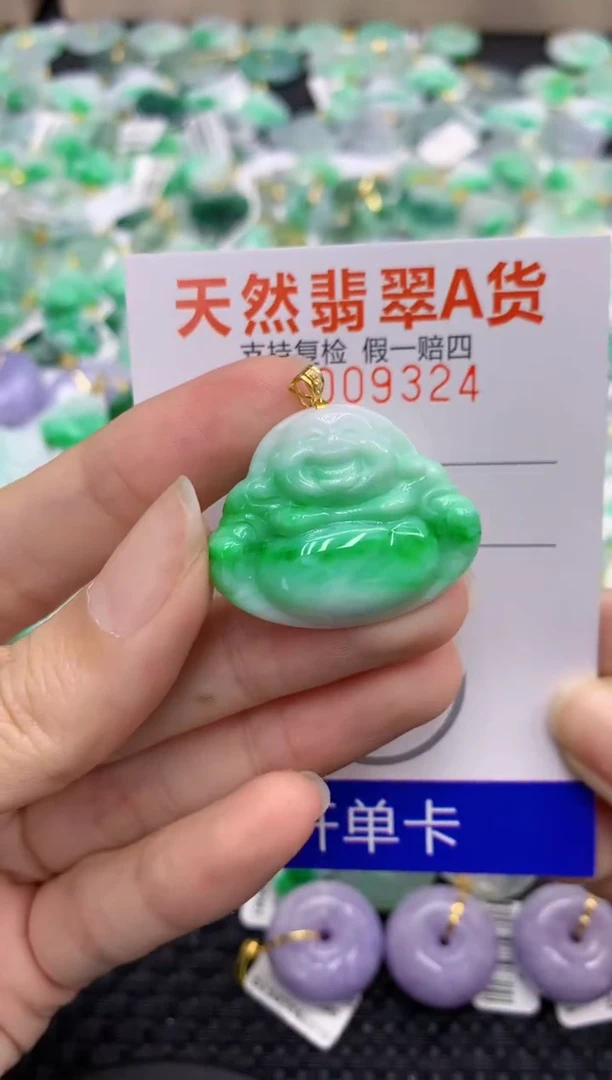 翡翠18K金镶嵌颈饰111111111111