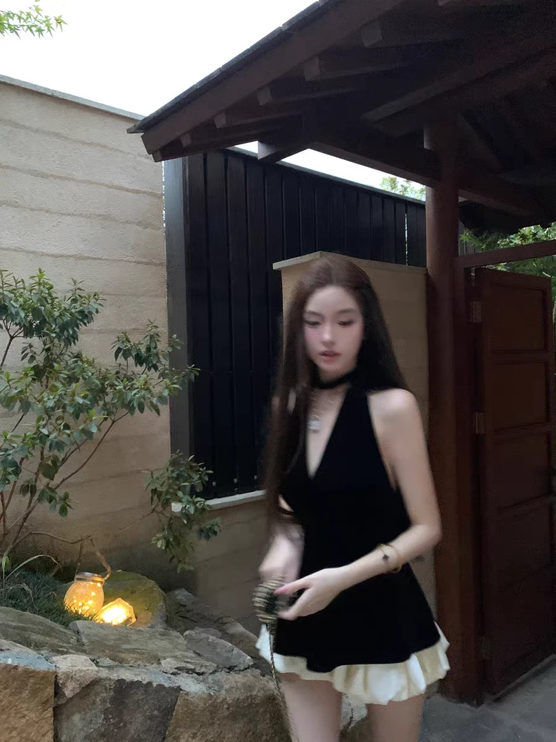 法式纯欲风复古丝绒V领系带蝴蝶结挂脖背心上衣显瘦花苞蓬蓬短裙