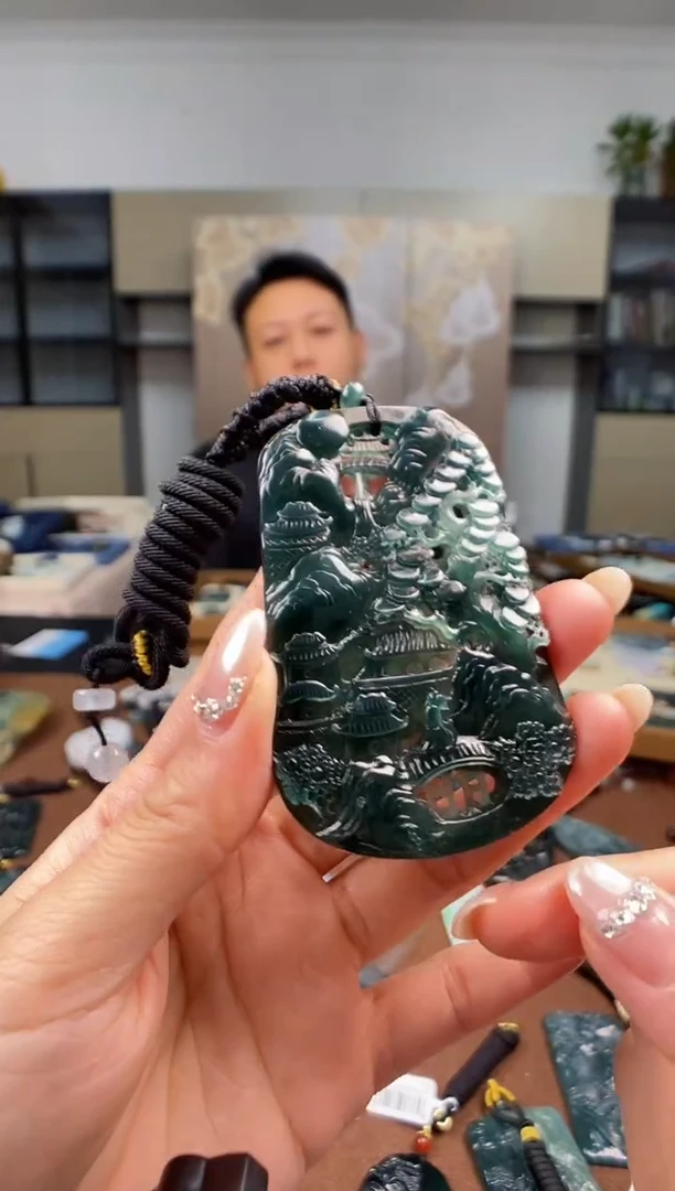 颈饰未镶嵌翡翠 多样性发其一