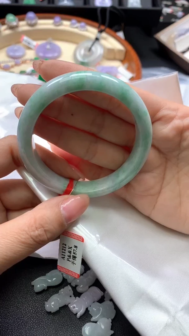 【闪购商品】翡翠手镯未镶嵌天然A货翡翠