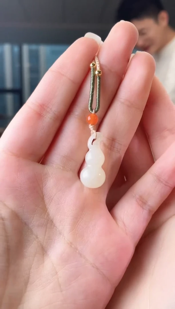 和田玉未镶嵌颈饰葫芦 多样性发其一