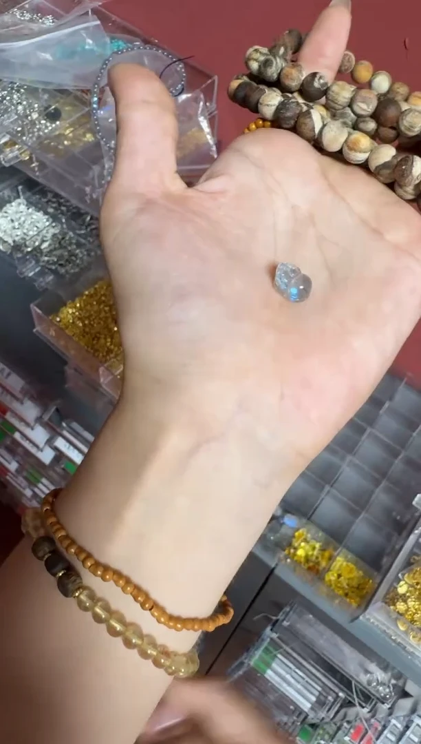 非洲檀香无事牌038灰月光貔貅 单个 多样性发其一