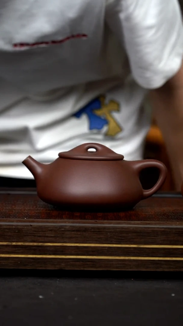 茶壶紫砂    LY        一厂老紫泥       景舟石瓢     300cc