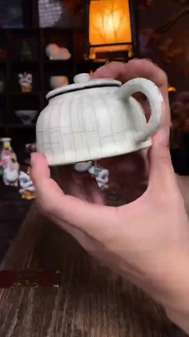 汝窑开篇米黄壶一个