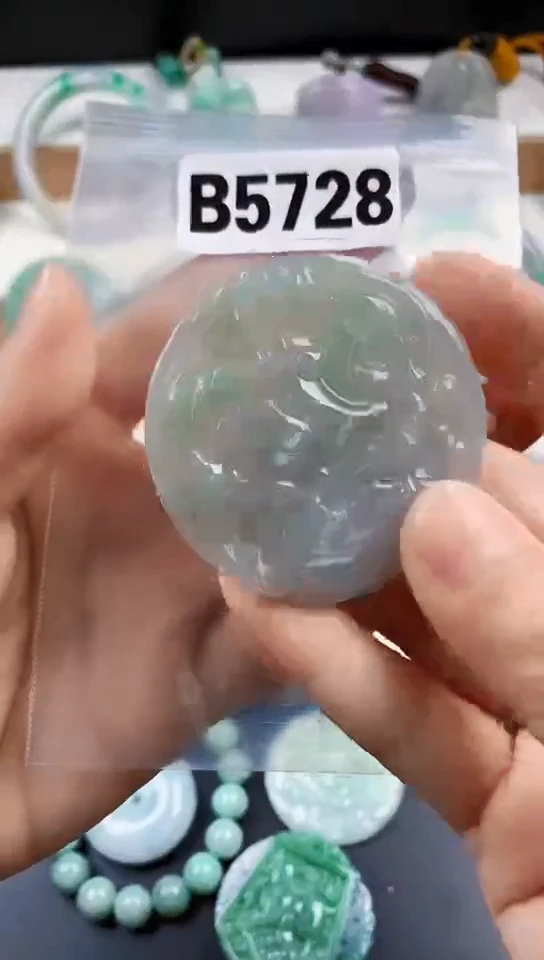 颈饰未镶嵌翡翠天然翡翠吊坠挂件