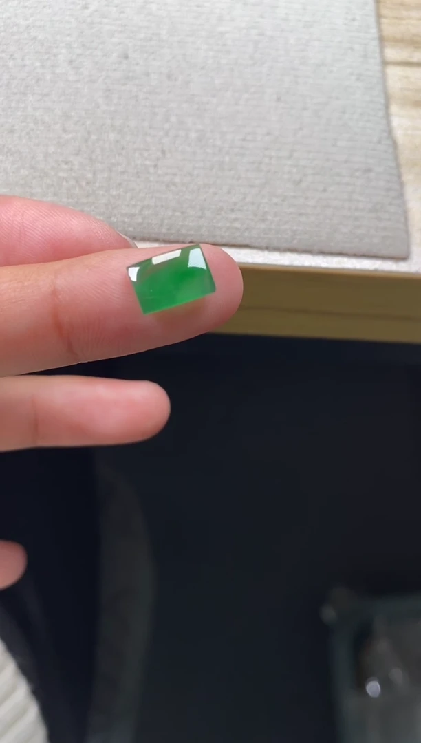 【闪购商品】翡翠颈饰未镶嵌翡翠冰绿马鞍