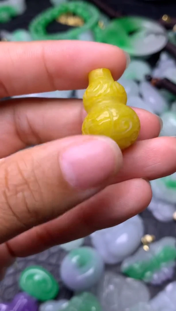 颈饰未镶嵌翡翠缅甸翡翠吊坠