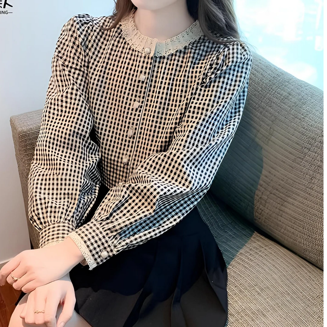 2025春新款法式别致蕾丝圆领拼接设计感复古格子衬衫长袖上衣女