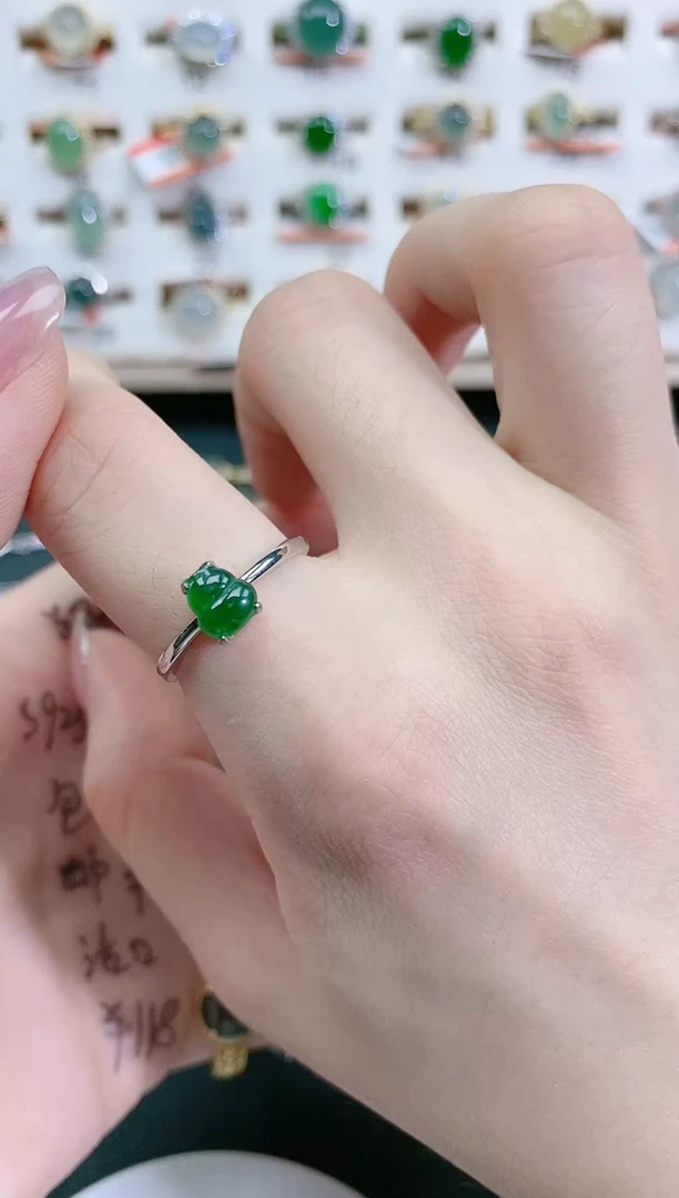 翡翠戒指银S925镶嵌天然翡翠