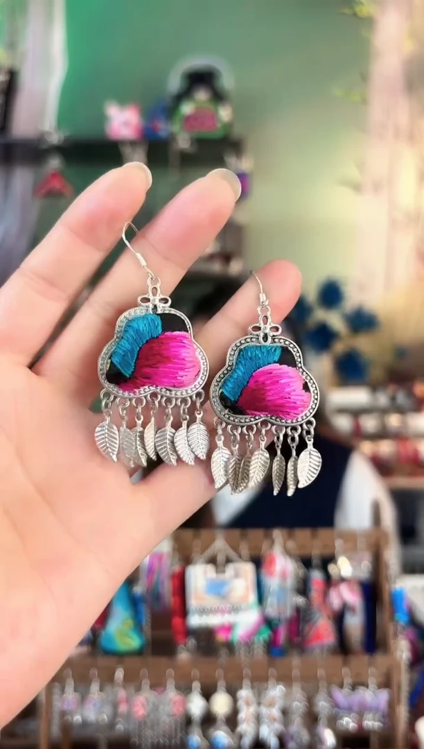 彩云南阁非遗老绣饰品632