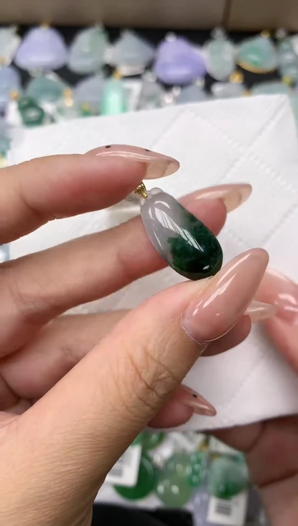 颈饰18K金镶嵌翡翠111111111111