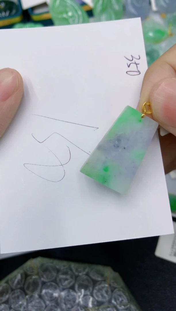 颈饰18K金镶嵌翡翠1111111111111