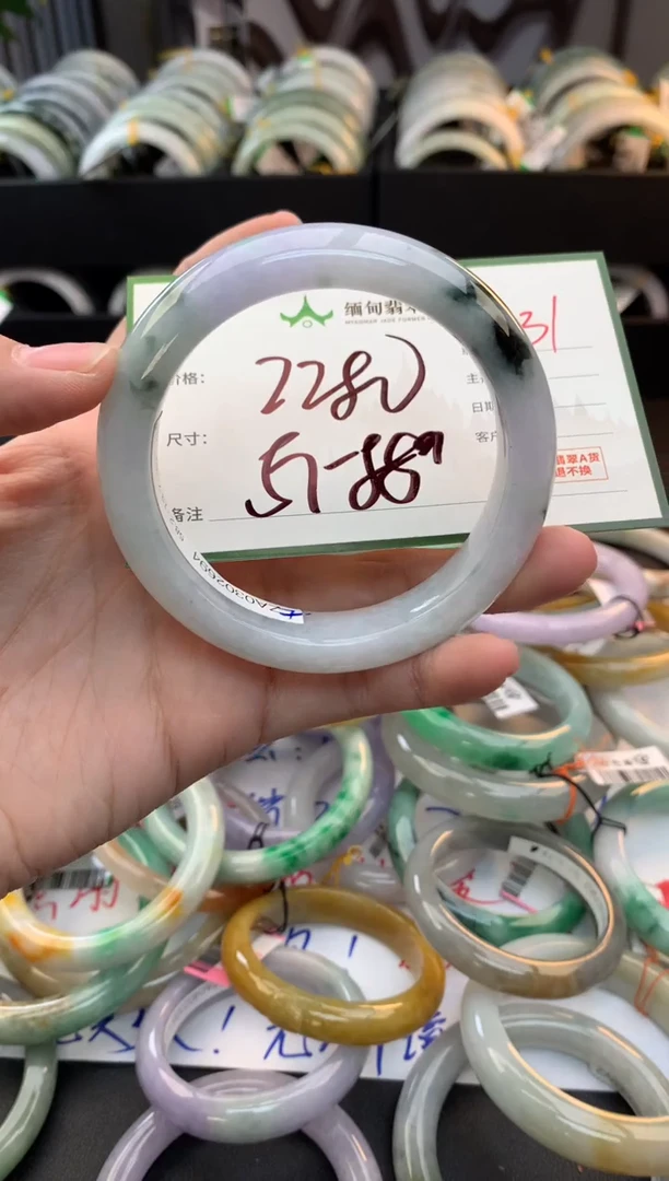 未镶嵌定制翡翠毛货需精细抛光+多人