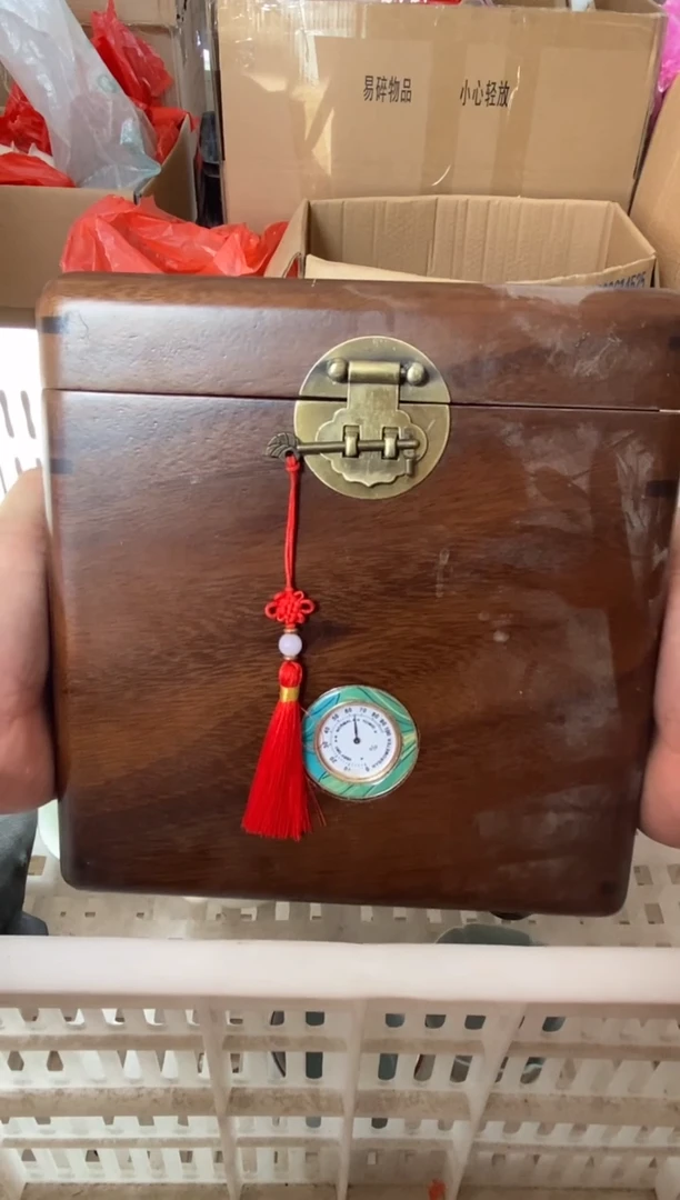 无运费险有瑕疵的摄影的产品有使用过的痕迹有点脏介意勿拍