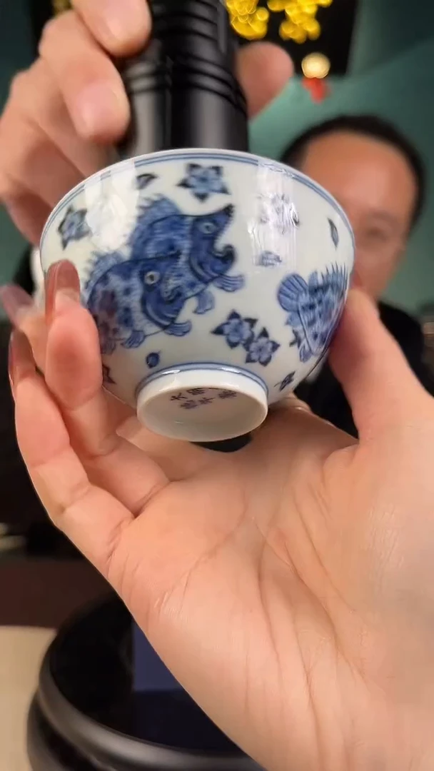 摆件陶瓷青花鱼藻撇口杯