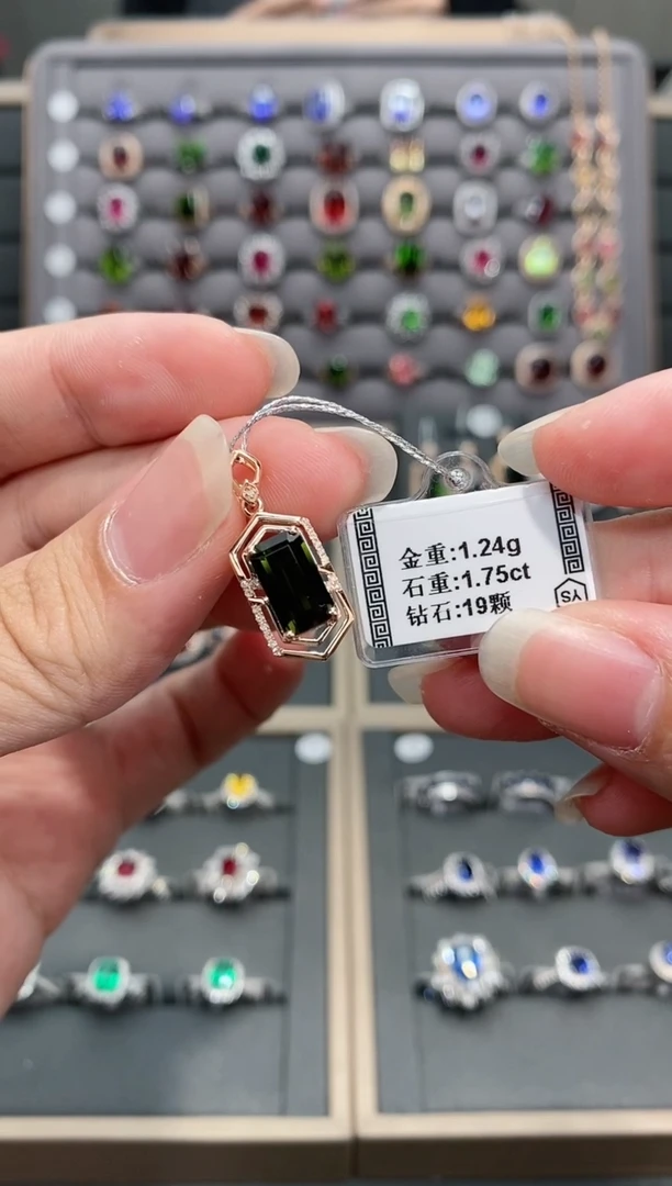 【闪购商品】碧玺颈饰18K金镶嵌1.75