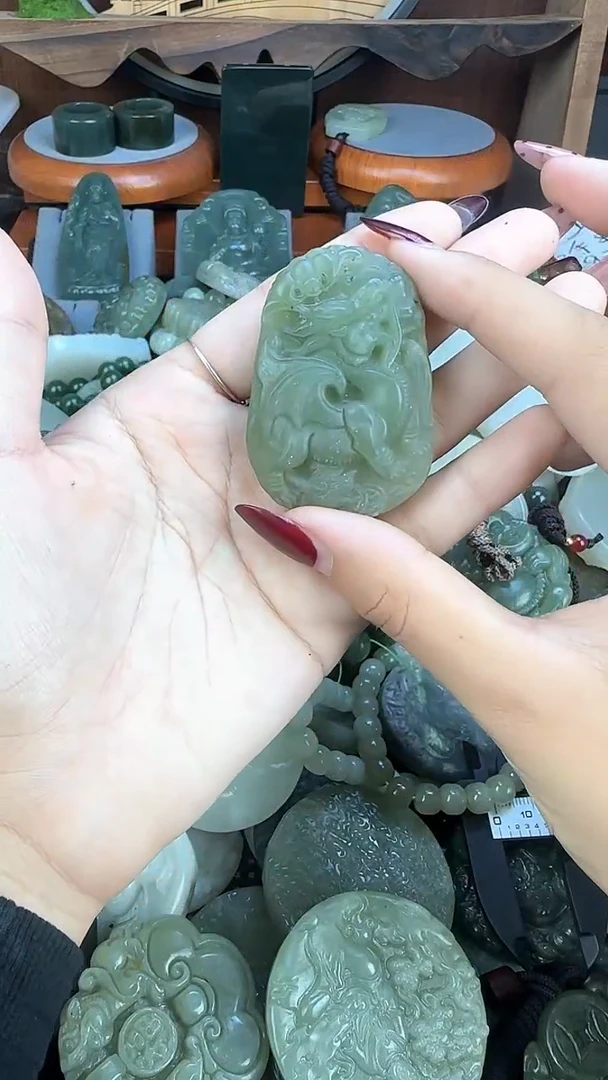 颈饰未镶嵌和田玉1
