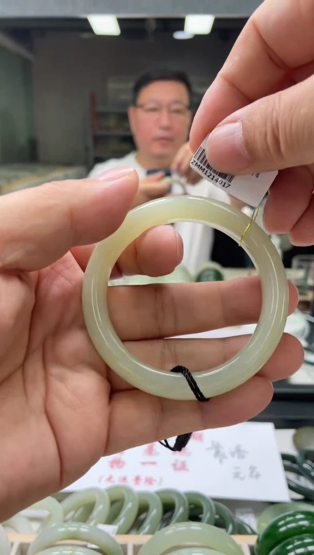 【闪购商品】和田玉手镯未镶嵌编码 4017圈口55-56