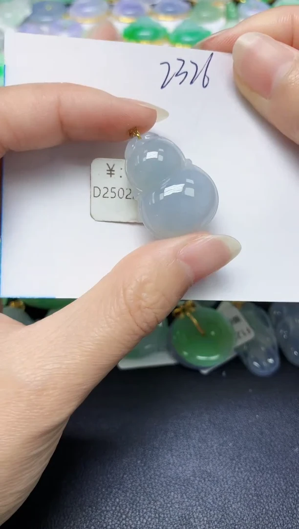 翡翠18K金镶嵌颈饰天然缅甸翡翠A货
