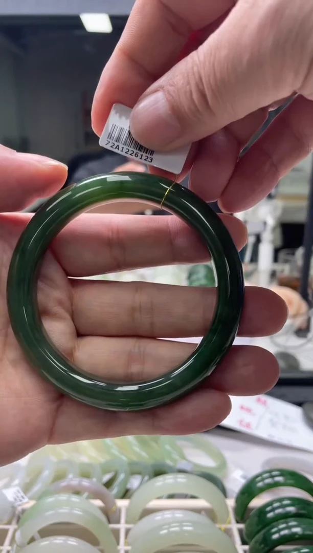 【闪购商品】和田玉手镯未镶嵌62圈口6123