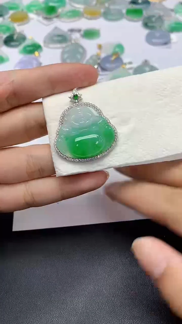 翡翠18K金镶嵌颈饰天然缅甸a货翡翠