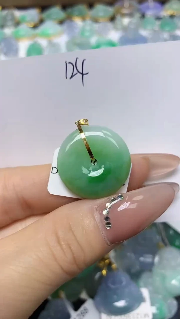翡翠18K金镶嵌颈饰天然翡翠A货