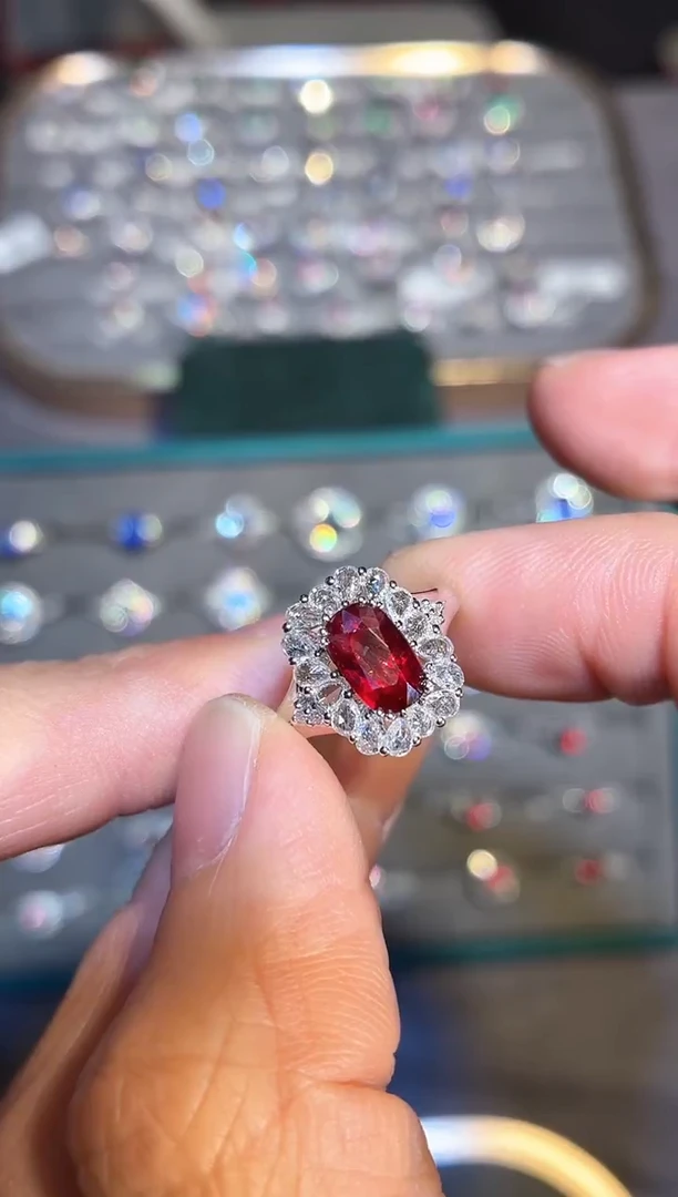 18K金镶嵌戒指红宝石【闪购】1.36ct/同步展会价/无烧鸽血红