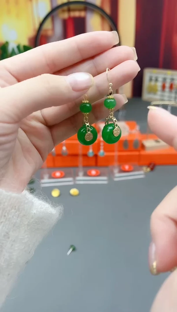 未镶嵌石英质玉（非洲翠）耳钉104