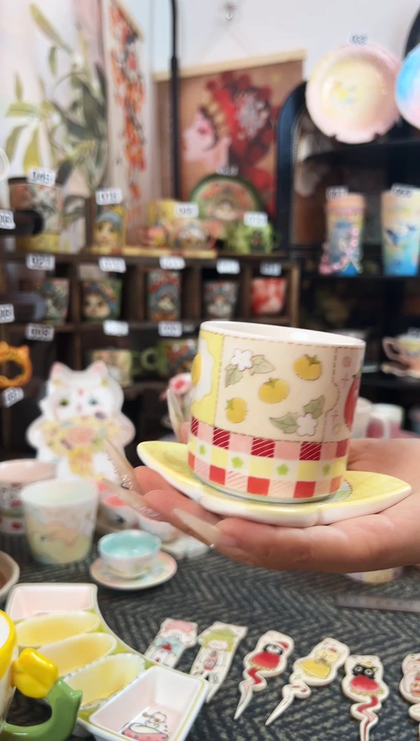 景德镇设计款手绘杯杯