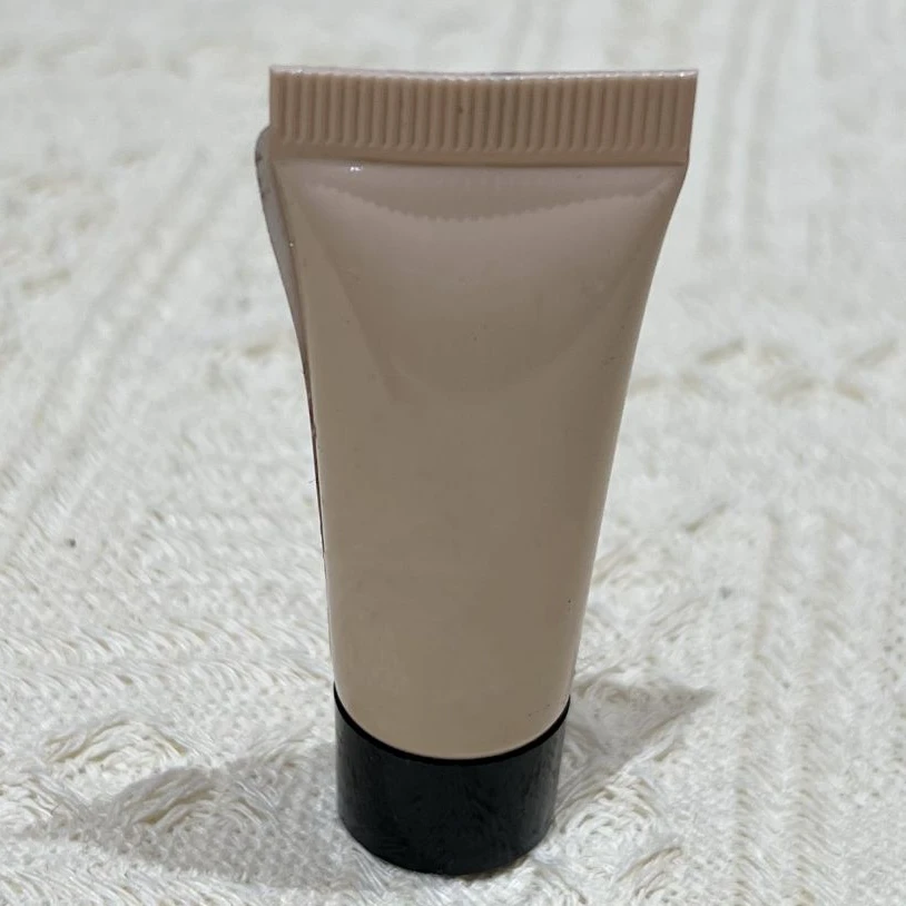 【俐32】粉底液滋润保湿遮瑕柔雾-A