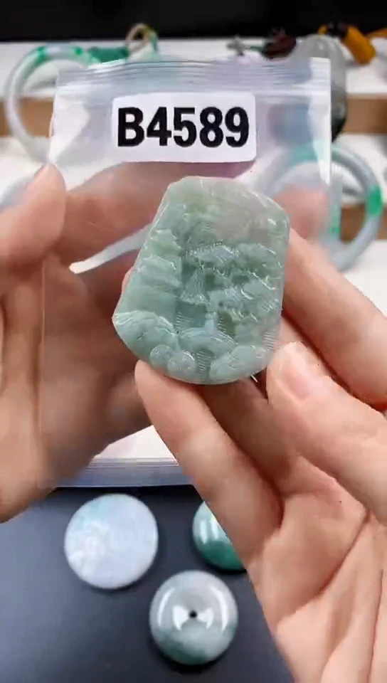 颈饰未镶嵌翡翠天然翡翠吊坠挂件