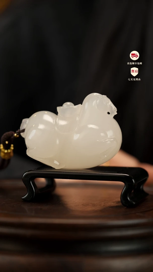 云南石荔枝白雕刻：马上有米手把件摆件