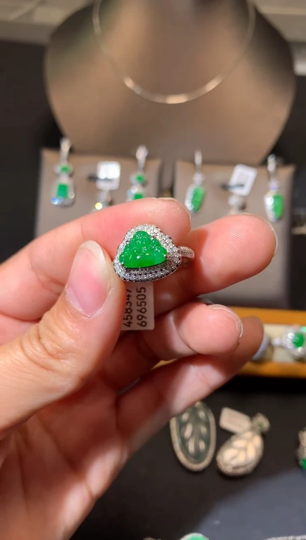 【闪购商品】翡翠吊坠(不含链)18K金镶嵌戒指