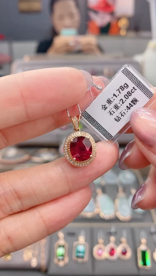 颈饰18K金镶嵌碧玺2.08